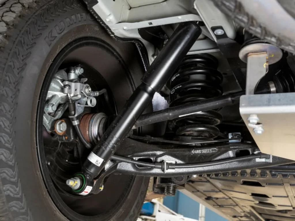 Revisión de amortiguadores y suspensión del coche