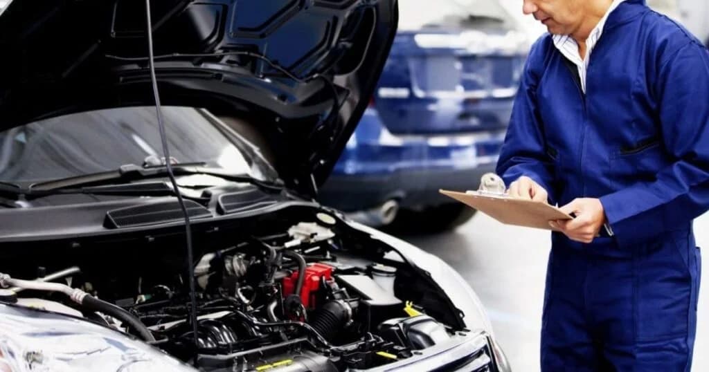 Mantenimiento barato coche con revisiones básicas y preventivas